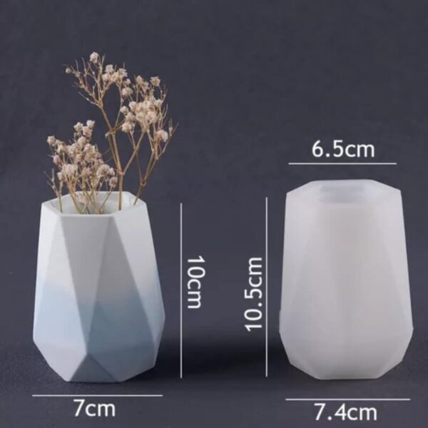 Molde florero facetado triangular