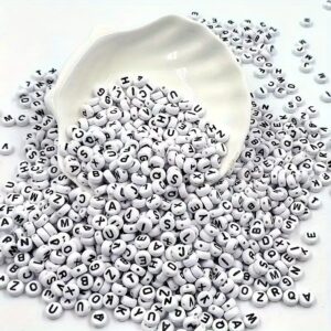 Letras cuentas negras con fondo blanco 25grs