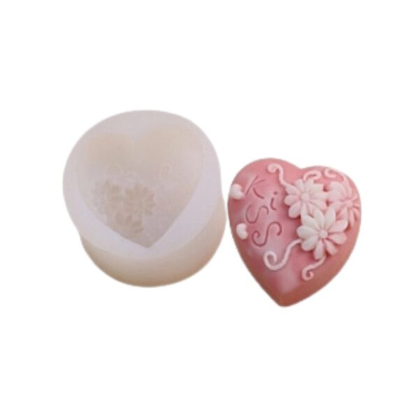 Molde corazon con 3 flores